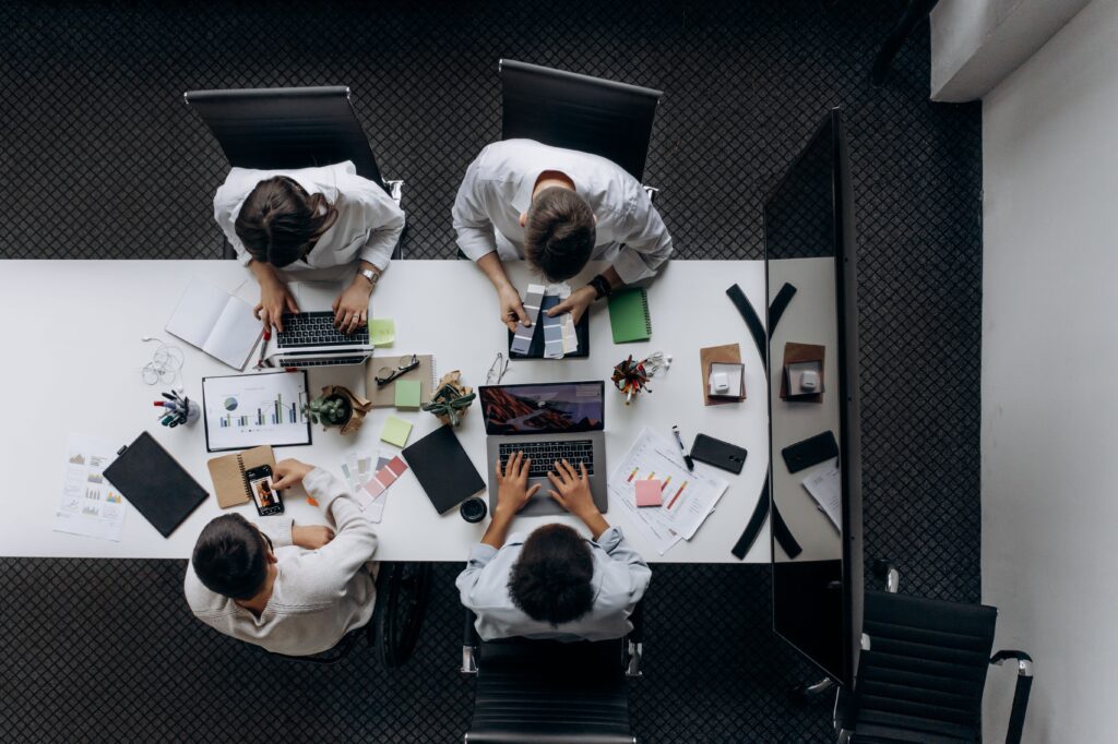 equipo de eximia studio trabajando un proyecto SEO